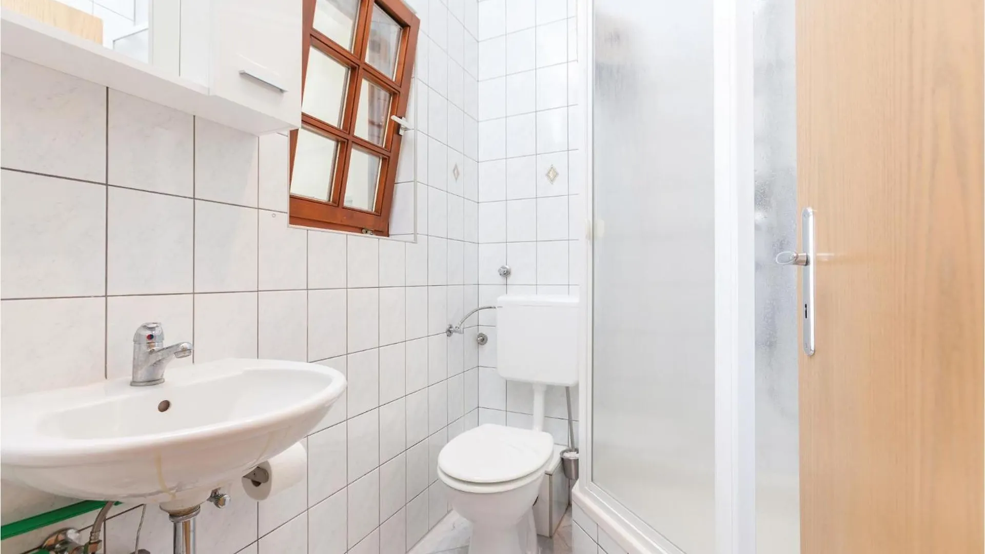 1 Bedroom Nice Apartment In Okrug Gornji トロギール クロアチア