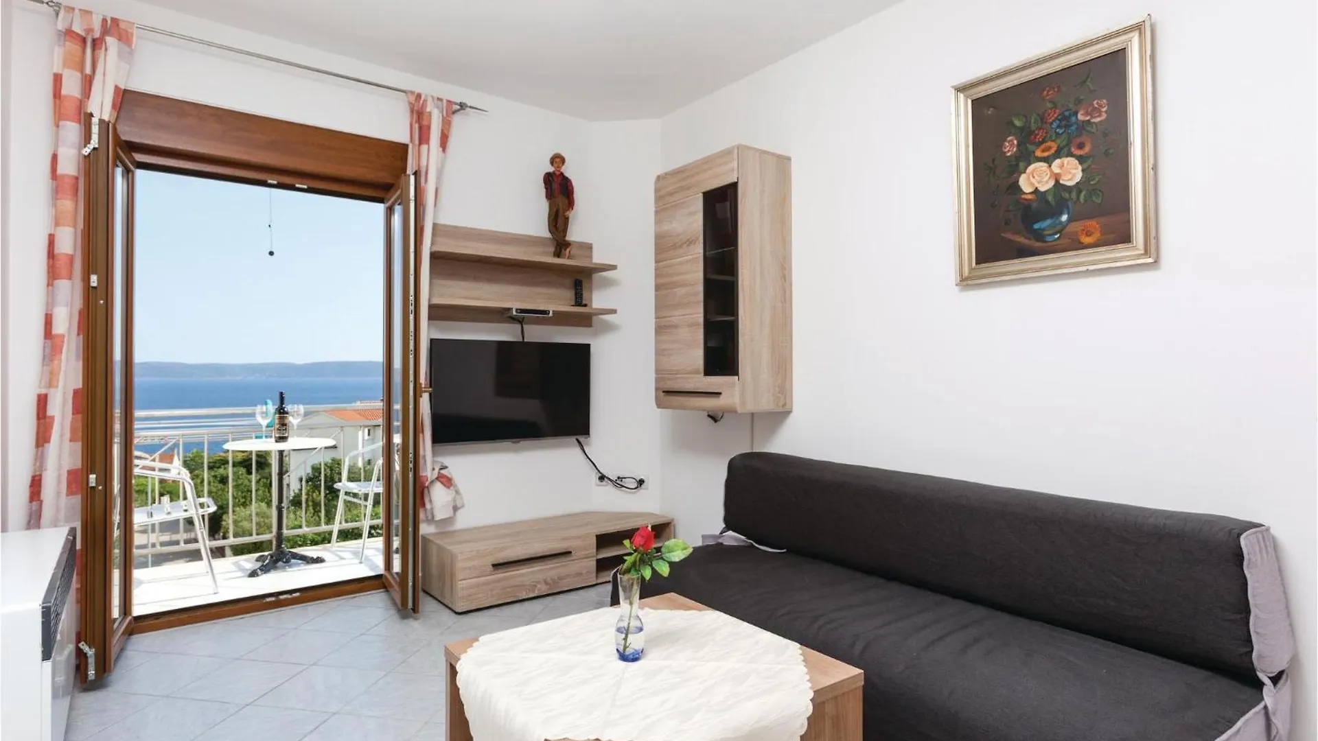 1 Bedroom Nice Apartment In Okrug Gornji トロギール クロアチア