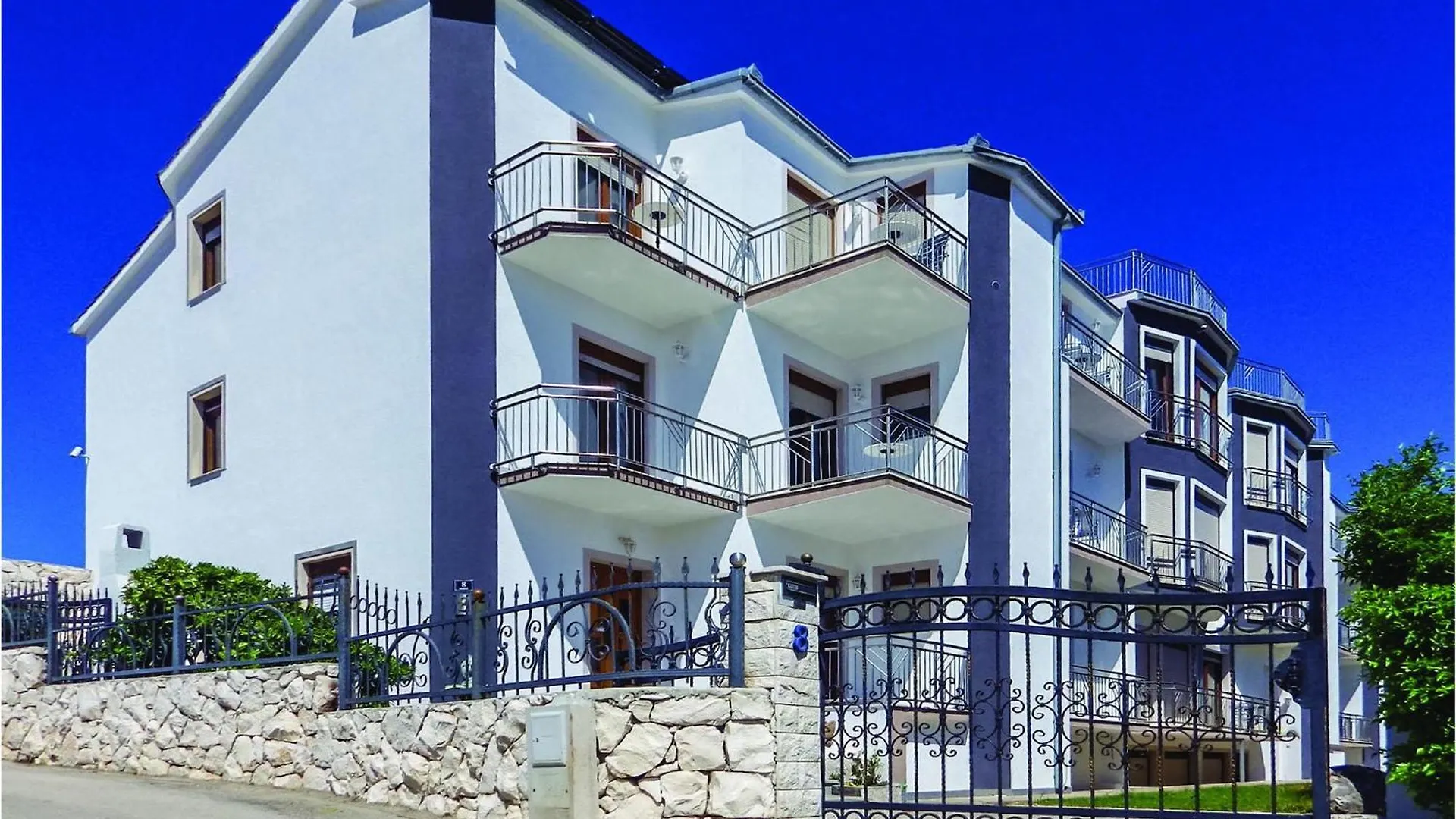 טרוגיר 1 Bedroom Nice Apartment In Okrug Gornji